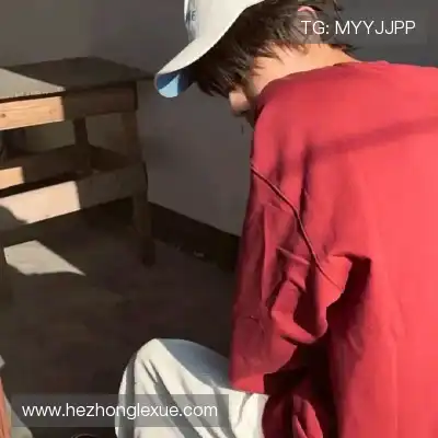 邹朵千